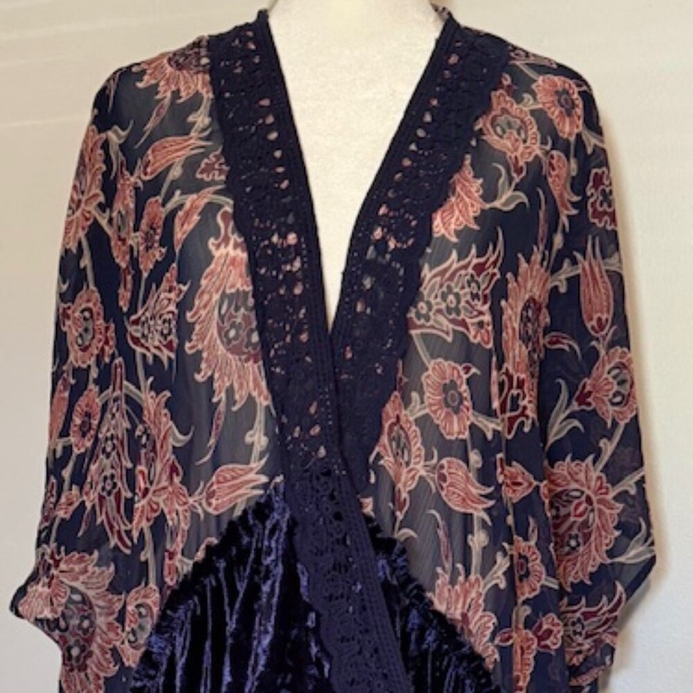 Unique Kimono NWT size Medium